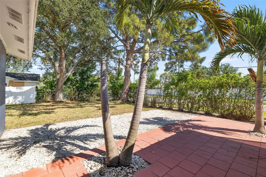 5901 Denver Street NE St Petersburg FL 33703