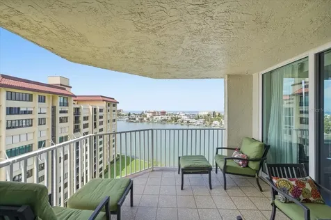 736 Island Way Clearwater Beach FL 33767
