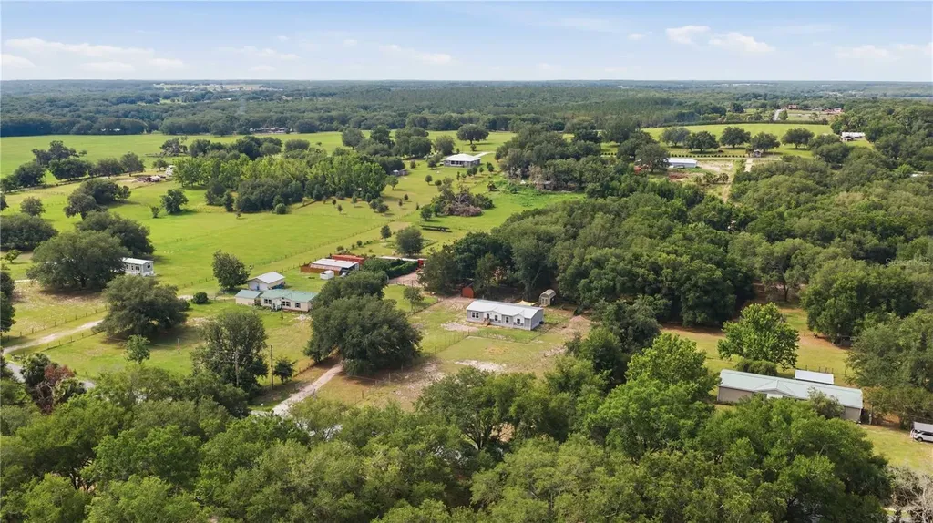 14450 SE Sunset Harbor Road Weirsdale FL 32195