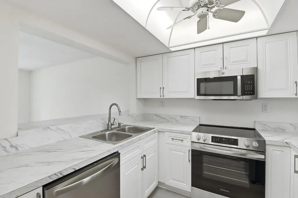 11562 W Bayshore Drive Crystal River FL 34429