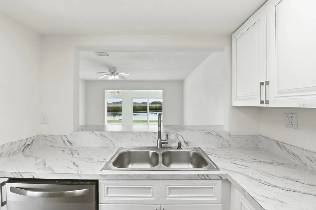 11562 W Bayshore Drive Crystal River FL 34429