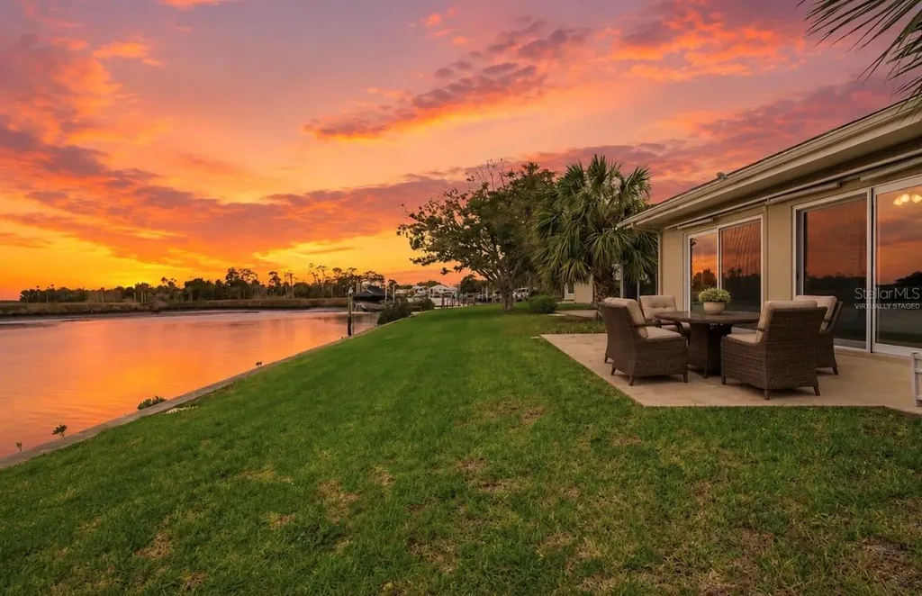 11562 W Bayshore Drive Crystal River FL 34429