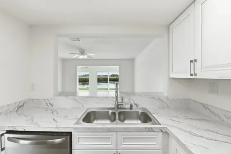 11562 W Bayshore Drive Crystal River FL 34429