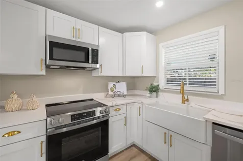 2066 62nd Place S St Petersburg FL 33712