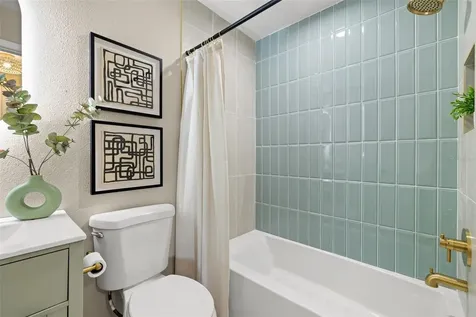 2066 62nd Place S St Petersburg FL 33712