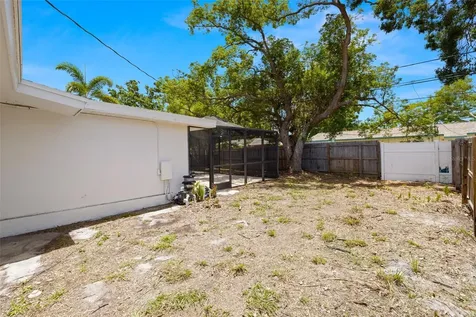 2066 62nd Place S St Petersburg FL 33712