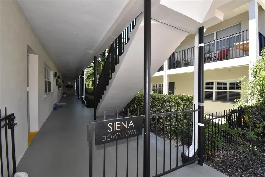 220 6th Avenue N St Petersburg FL 33701