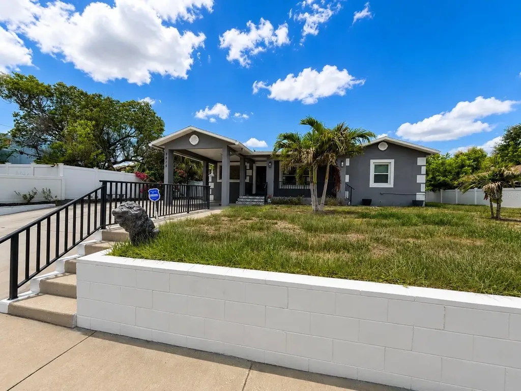 3815 W North B Street Tampa FL 33609