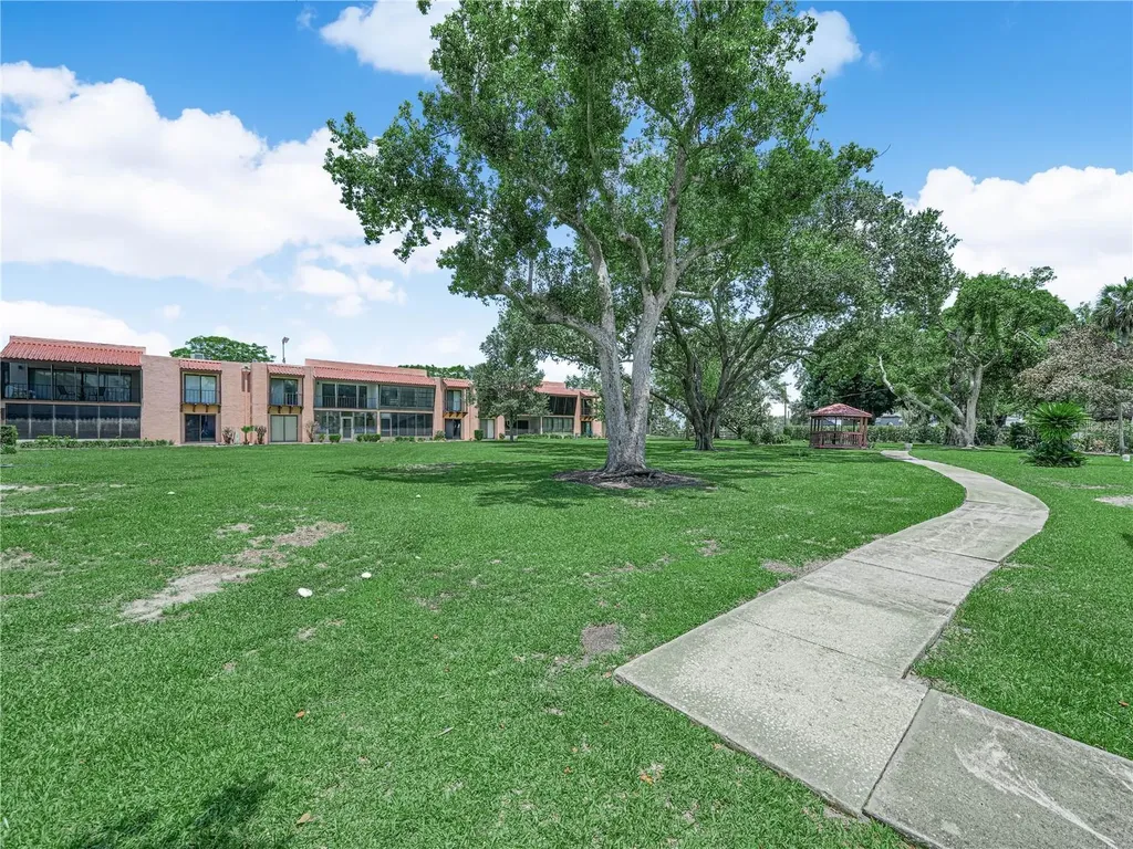 121 La Casa Lake Wales FL 33898