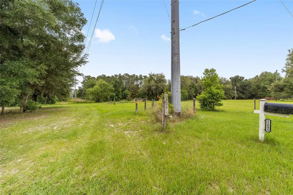 11895 SE 136th Court Ocklawaha FL 32179