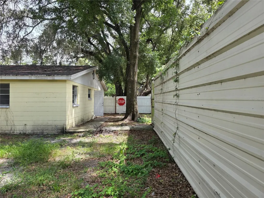 1212 E Chilkoot Avenue Tampa FL 33612