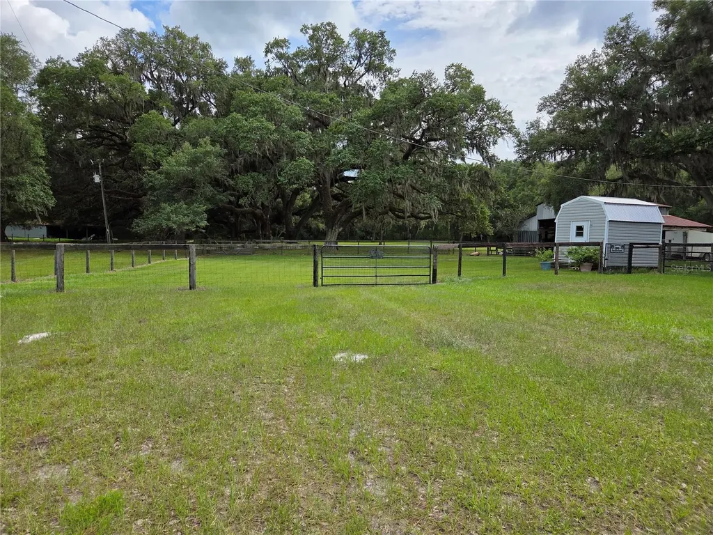 2450 SE 190th Terrace Morriston FL 32668