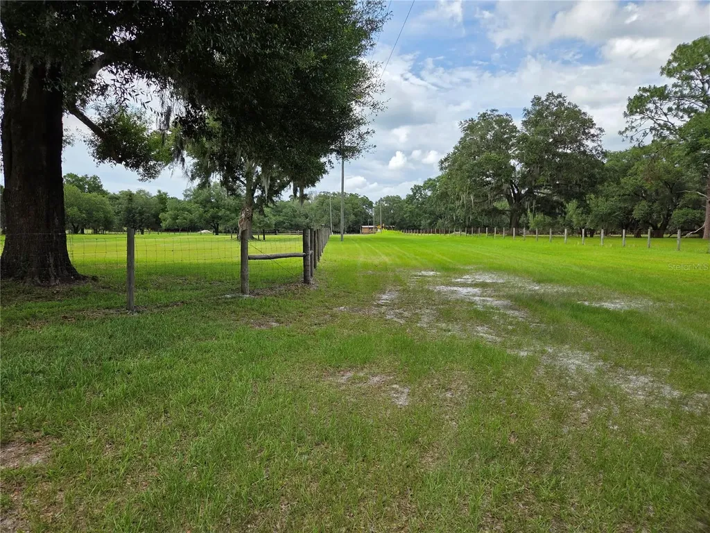 2450 SE 190th Terrace Morriston FL 32668