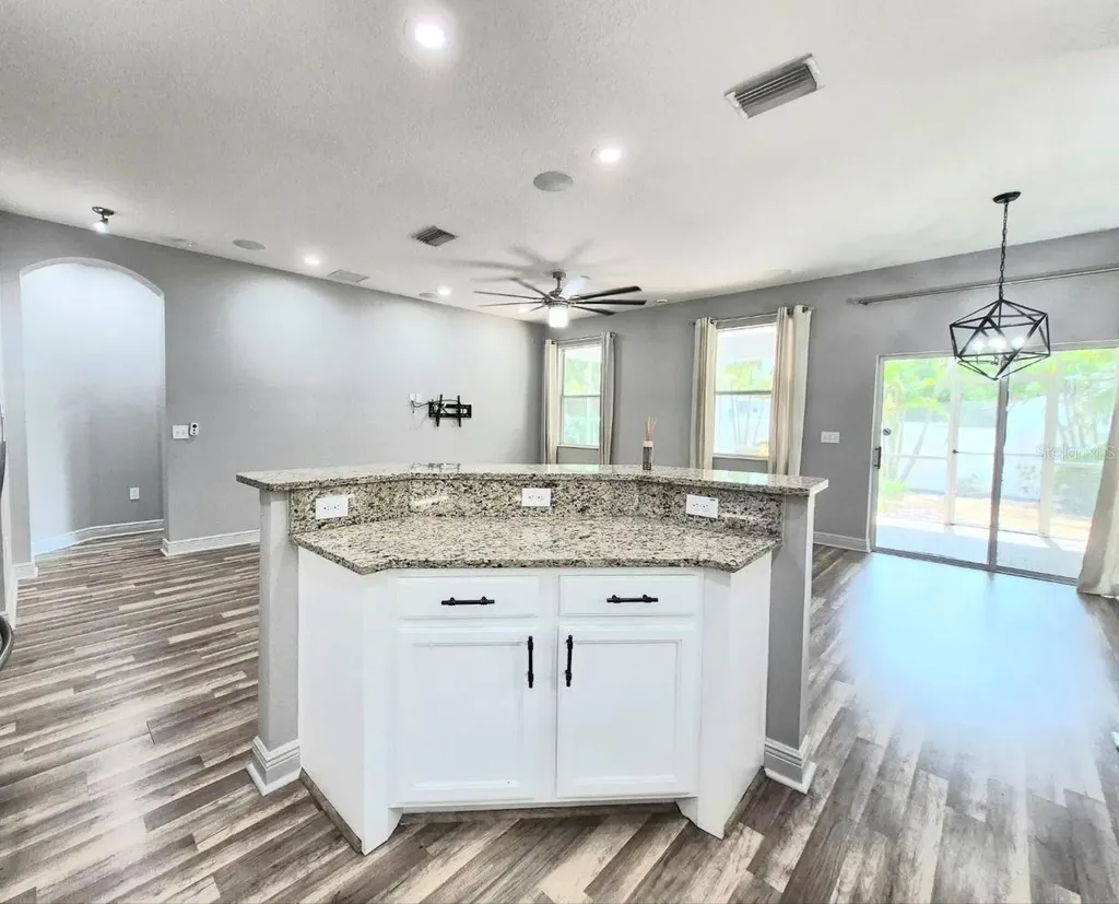 6913 S Wall Street Tampa FL 33616