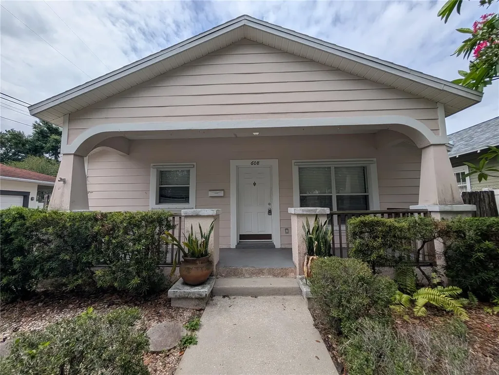 608 9th Avenue N St Petersburg FL 33701