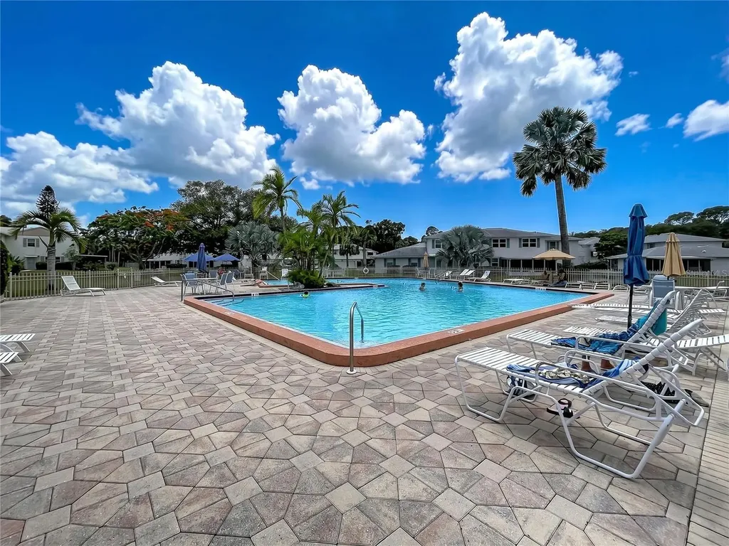 3212 38th Way S St Petersburg FL 33711