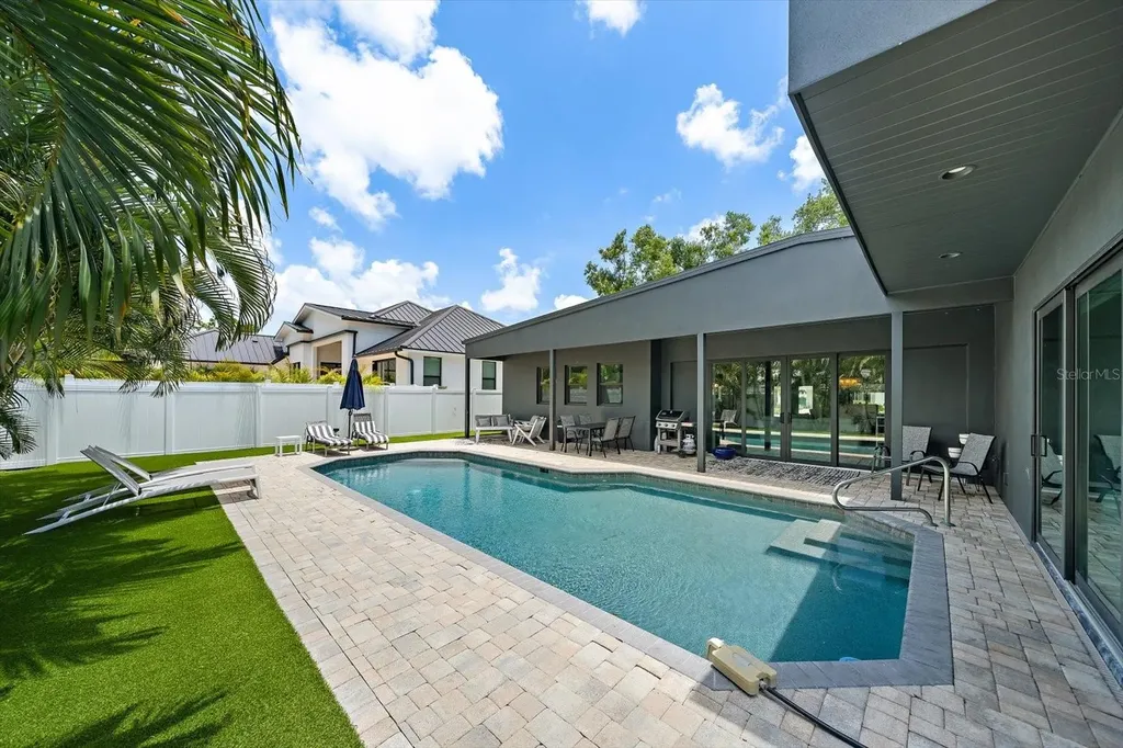 1905 Tulip Drive Sarasota FL 34239