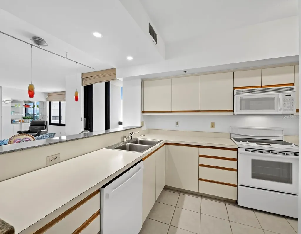 2020 Harbourside Drive Longboat Key FL 34228