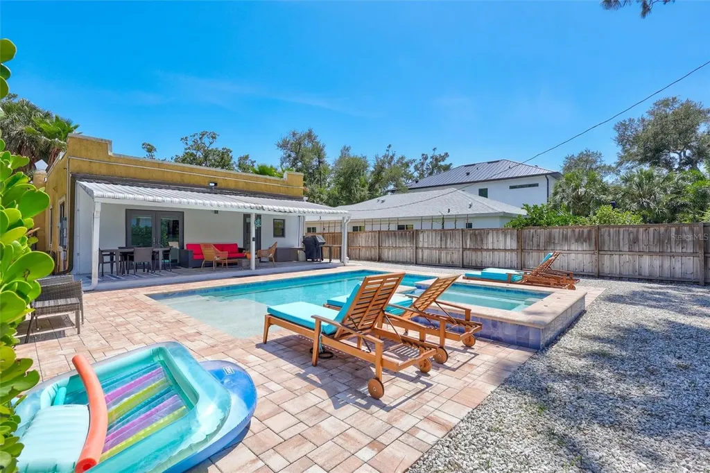 2437 Floyd Street Sarasota FL 34239