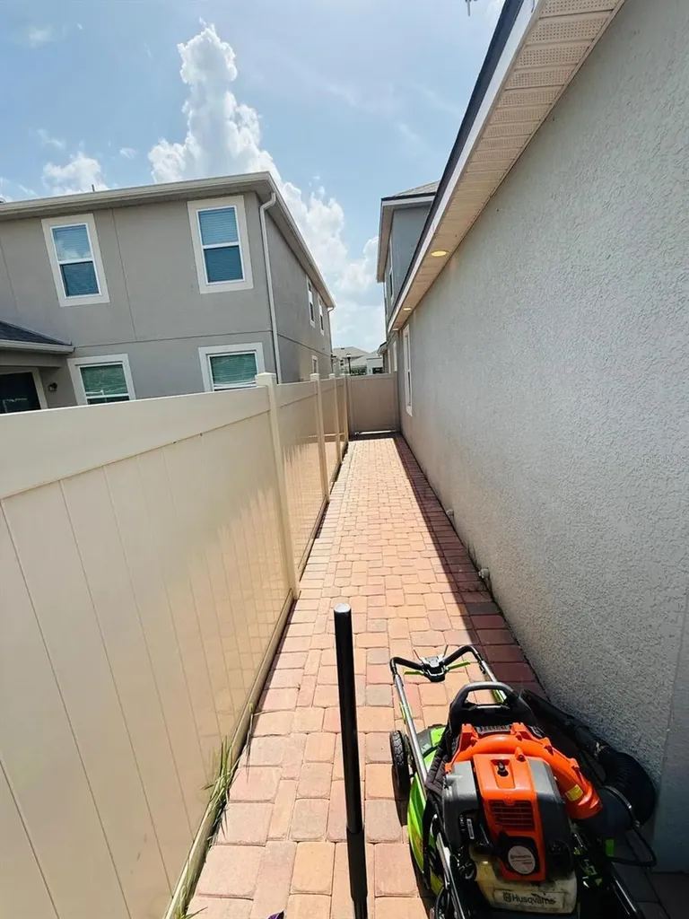 2290 Avian Loop Kissimmee FL 34741