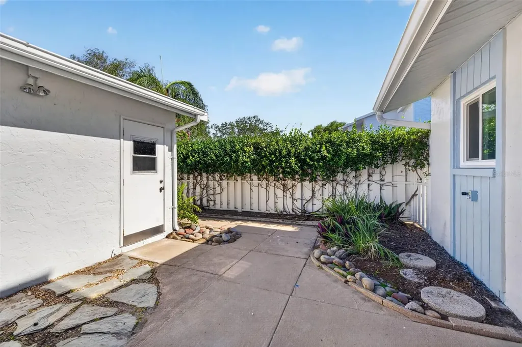 6655 Cape Sable Way NE St Petersburg FL 33702
