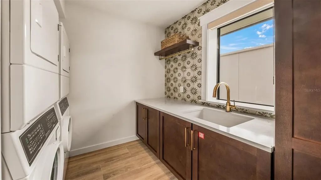 1142 Windsong Lane Sarasota FL 34242