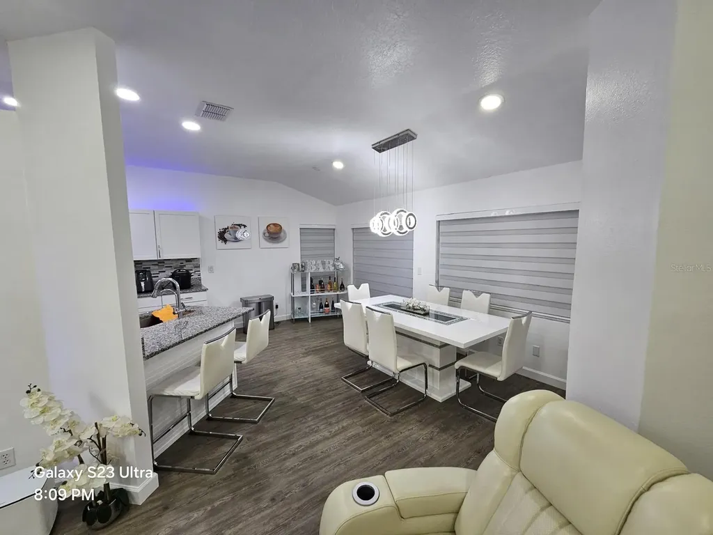 2256 Towering Oaks Circle Seffner FL 33584