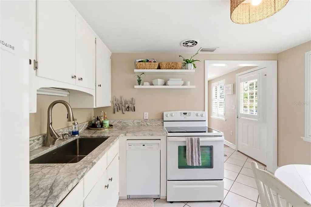 652 Lexington Street Dunedin FL 34698
