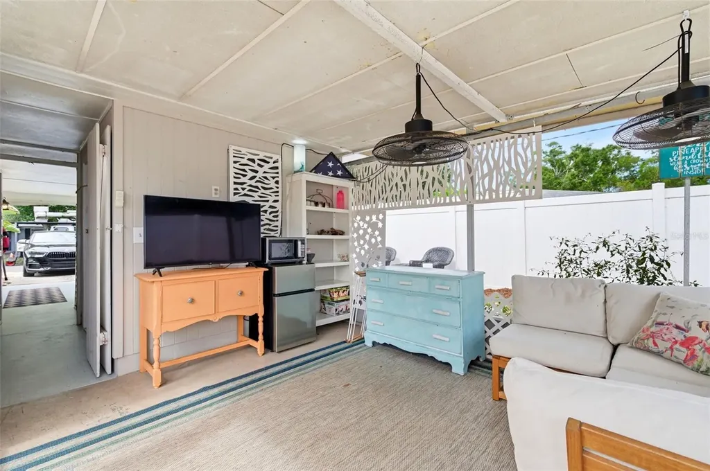 652 Lexington Street Dunedin FL 34698