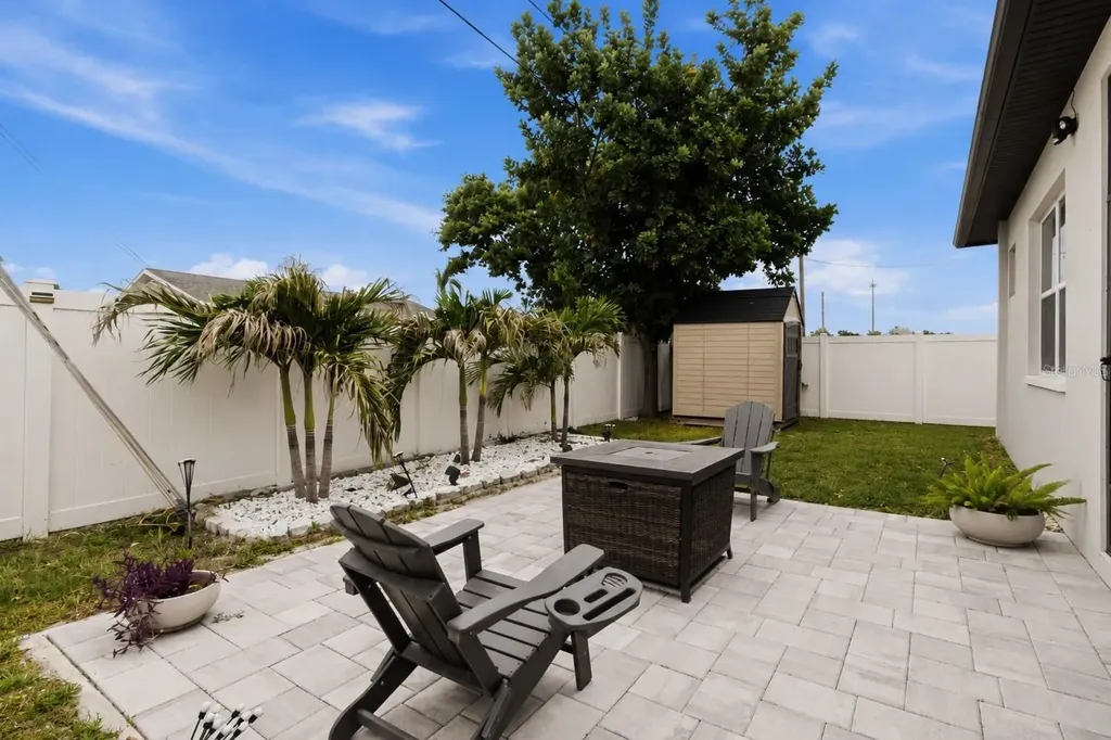 2411 17th Avenue N St Petersburg FL 33713