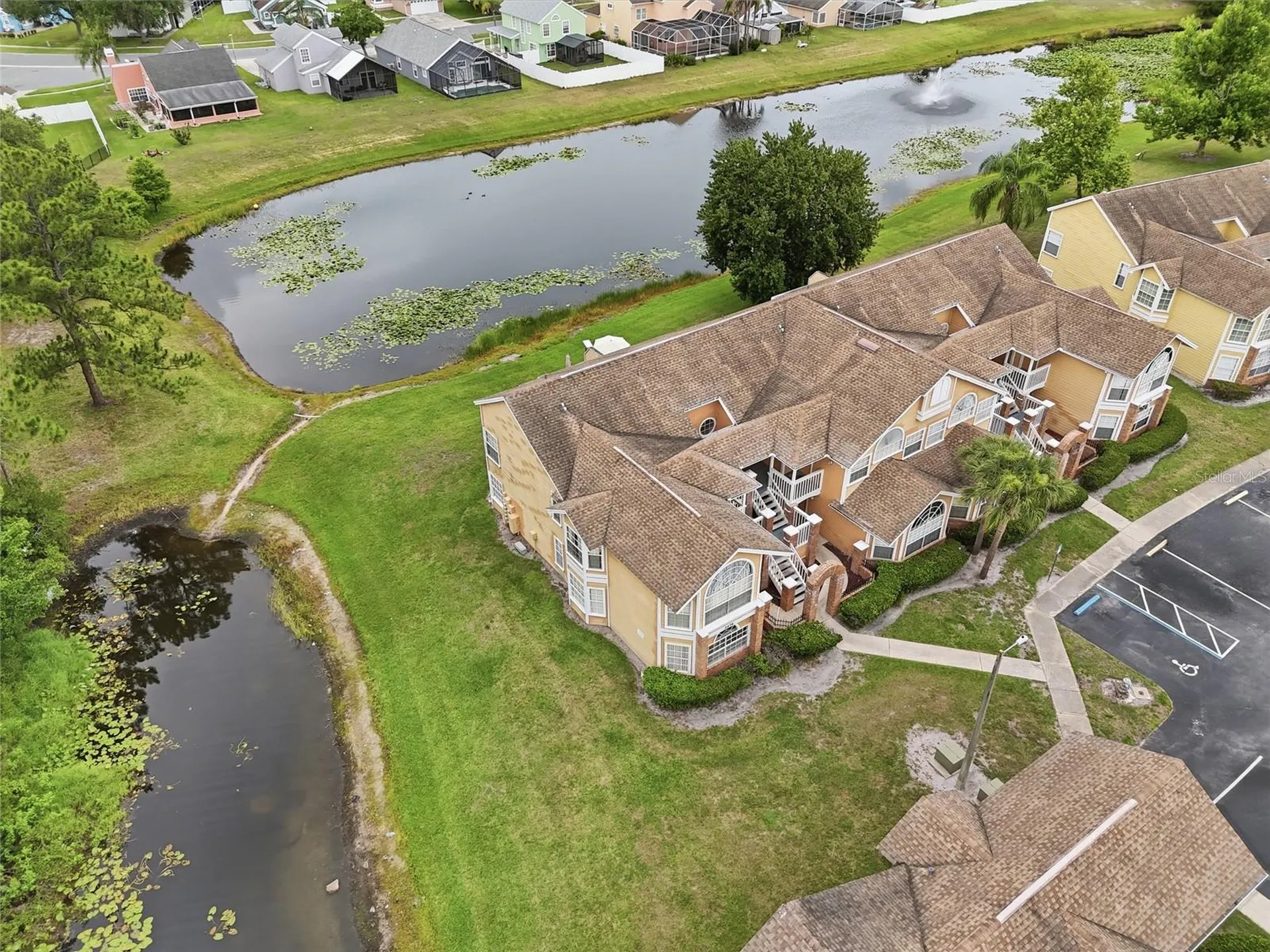 2474 Sweetwater Club Circle Kissimmee FL 34746