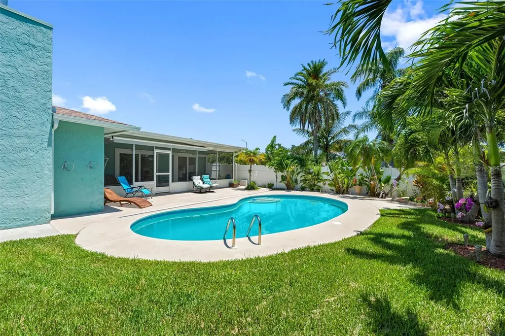 7992 Bayshore Drive Seminole FL 33776