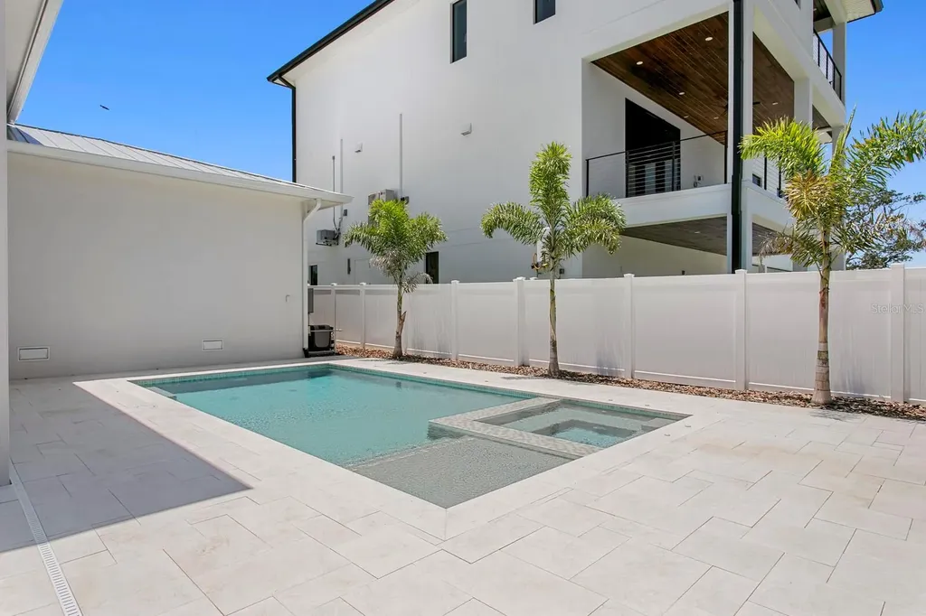5021 W Leona Street Tampa FL 33629