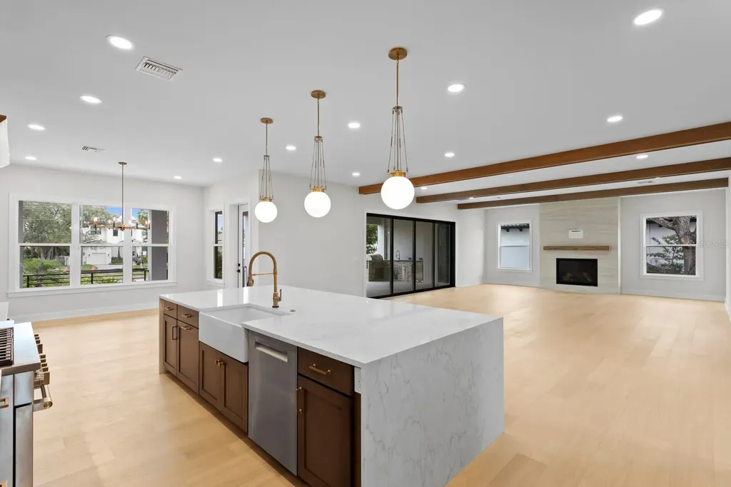5021 W Leona Street Tampa FL 33629