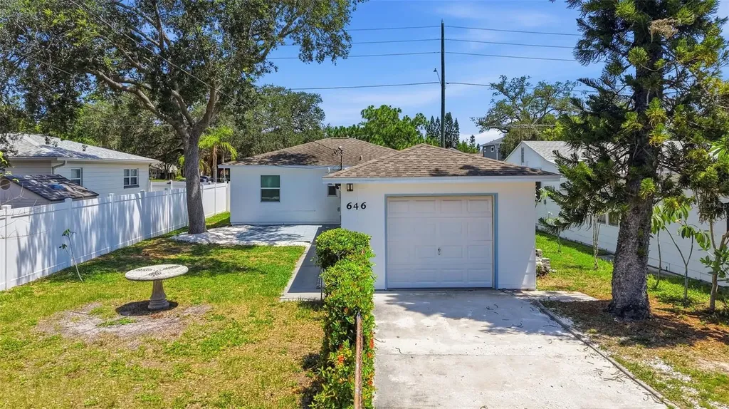 646 38th Avenue N St Petersburg FL 33704