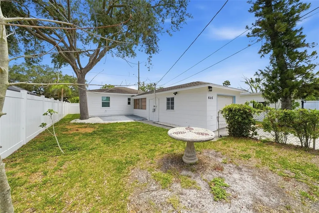 646 38th Avenue N St Petersburg FL 33704