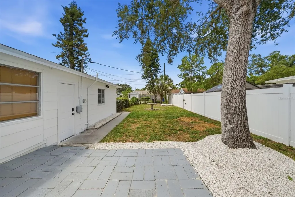 646 38th Avenue N St Petersburg FL 33704
