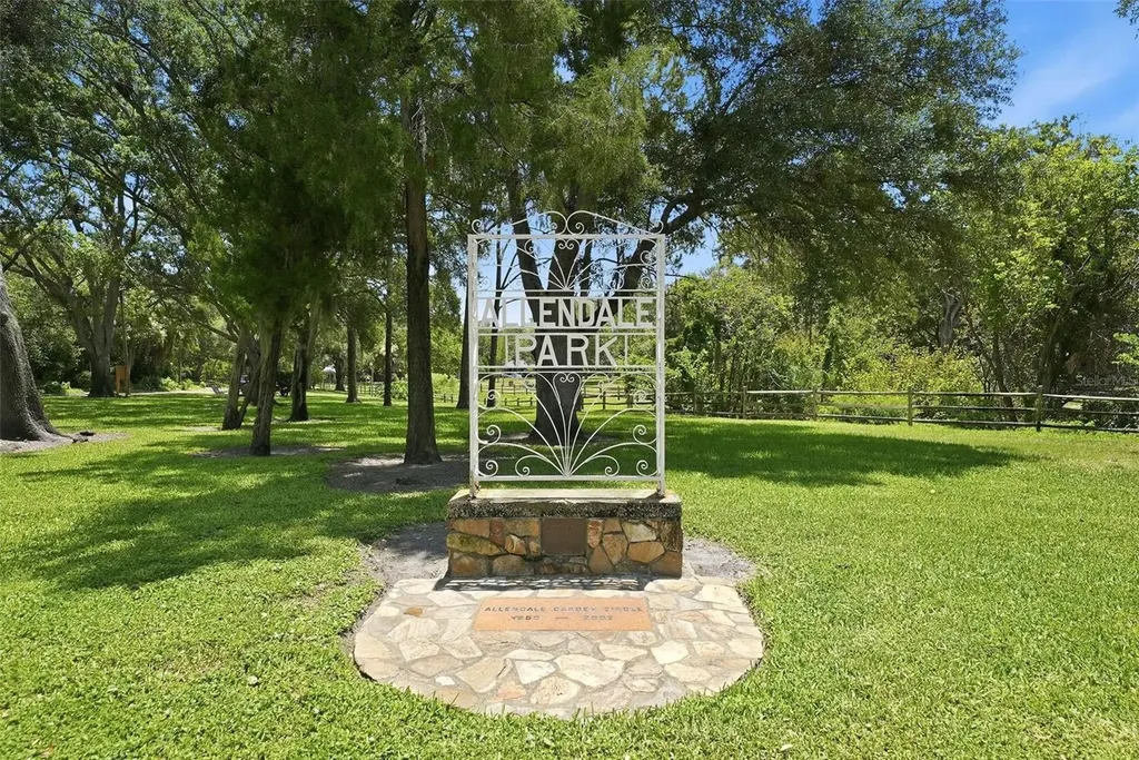 646 38th Avenue N St Petersburg FL 33704