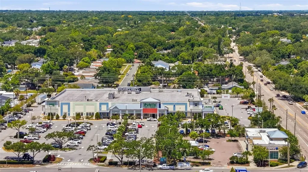 646 38th Avenue N St Petersburg FL 33704
