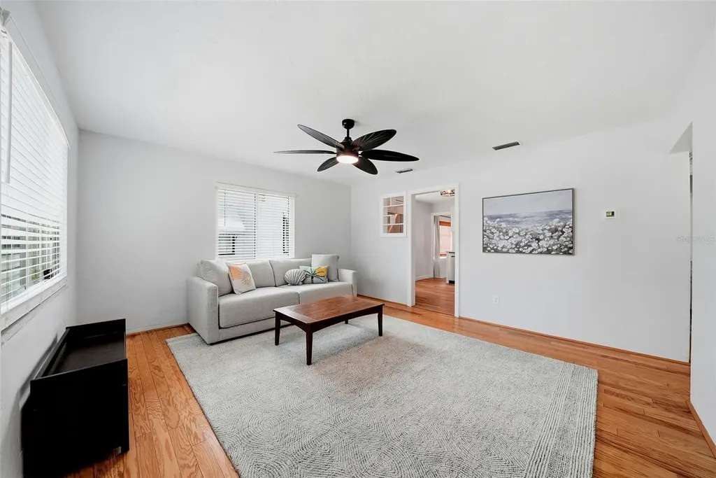 646 38th Avenue N St Petersburg FL 33704
