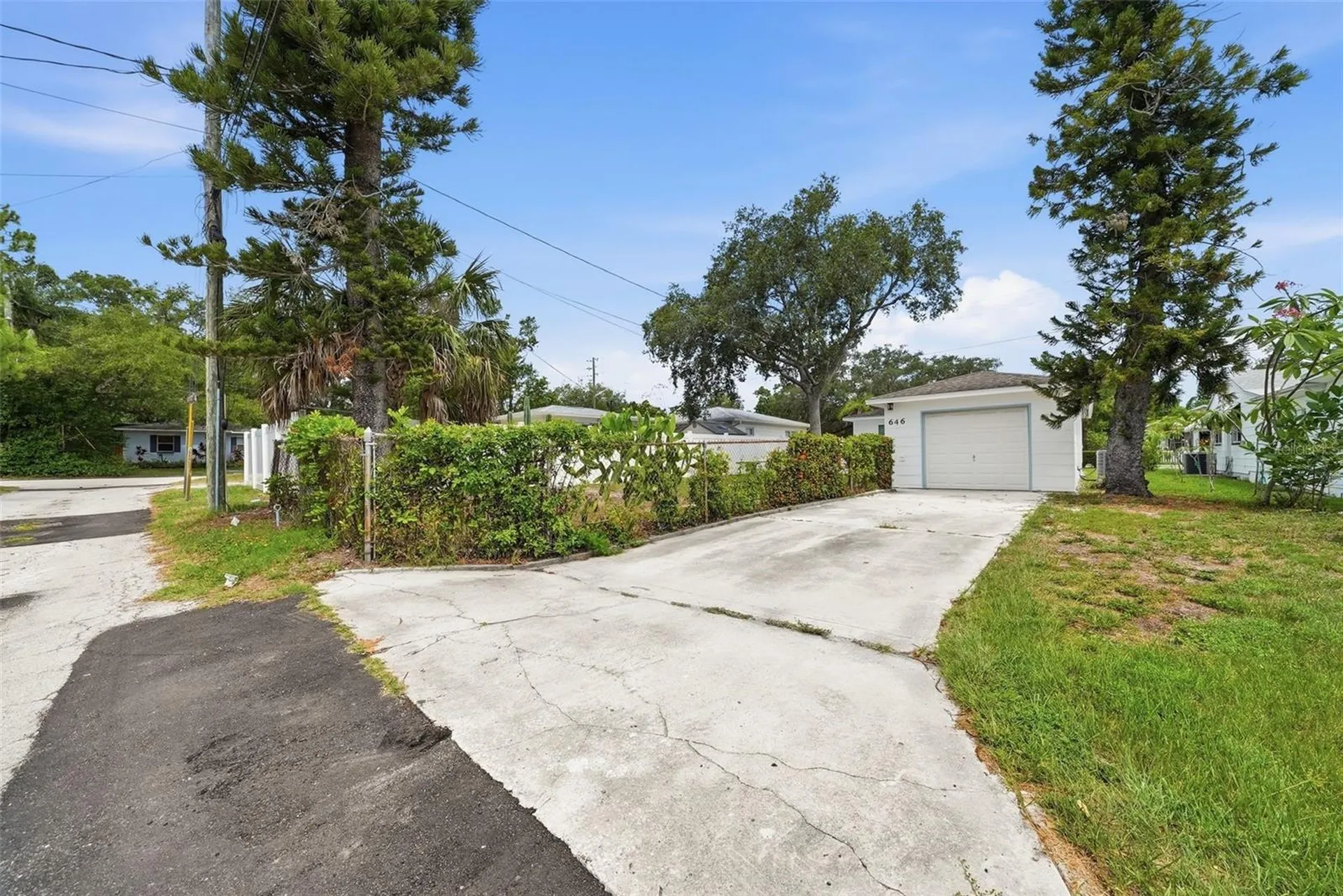 646 38th Avenue N St Petersburg FL 33704