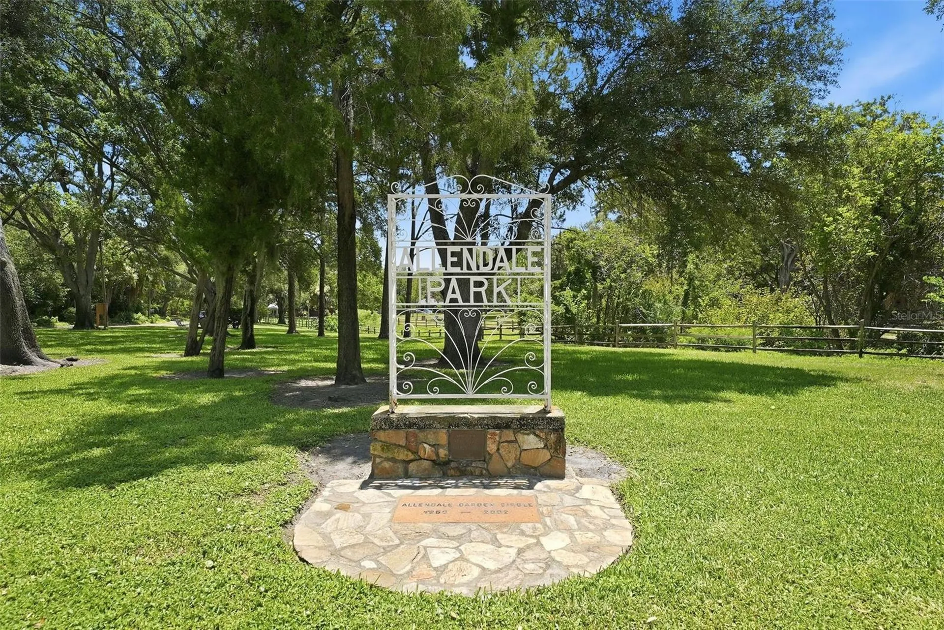 646 38th Avenue N St Petersburg FL 33704