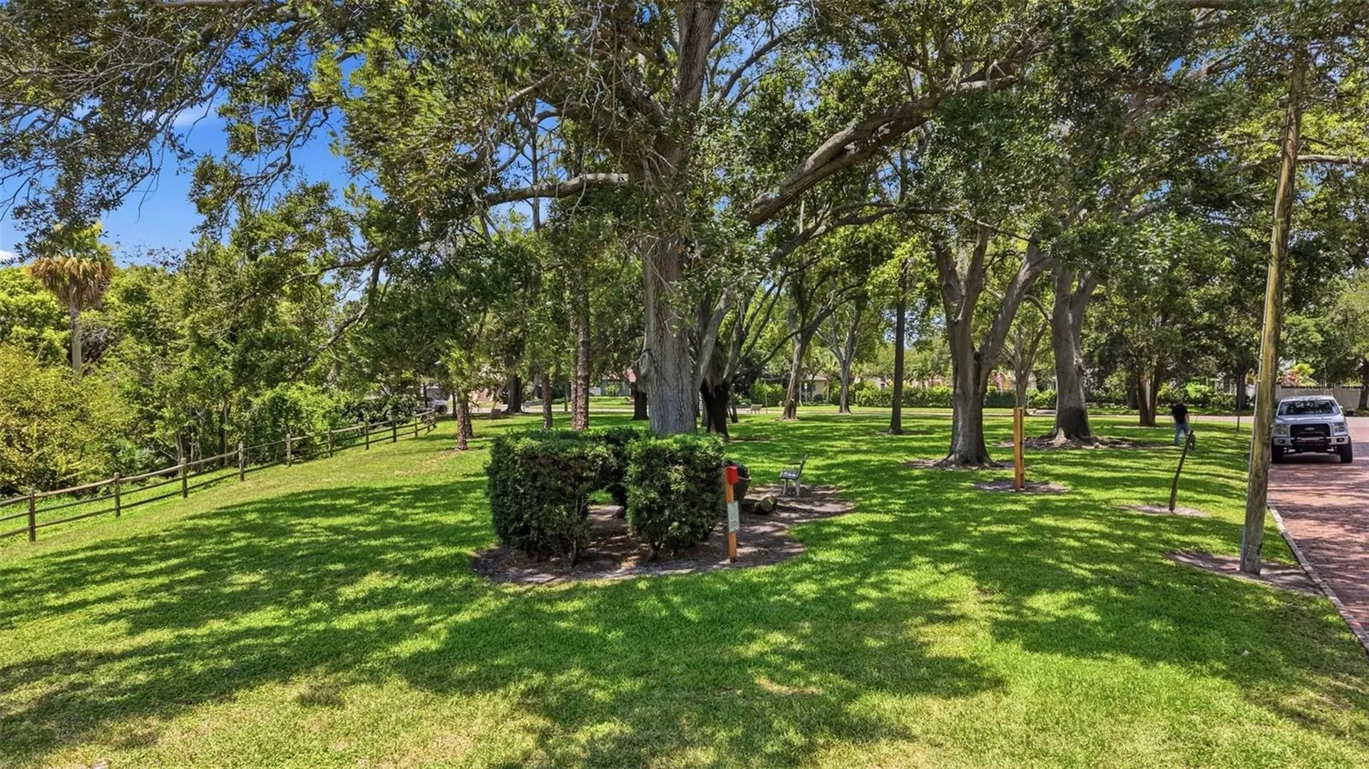 646 38th Avenue N St Petersburg FL 33704