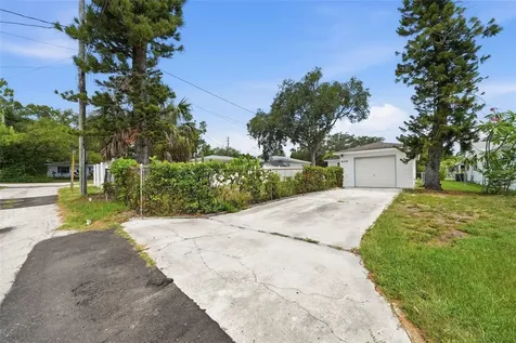 646 38th Avenue N St Petersburg FL 33704