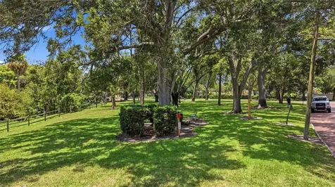 646 38th Avenue N St Petersburg FL 33704