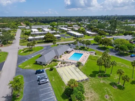 4105 35th Avenue W Bradenton FL 34205