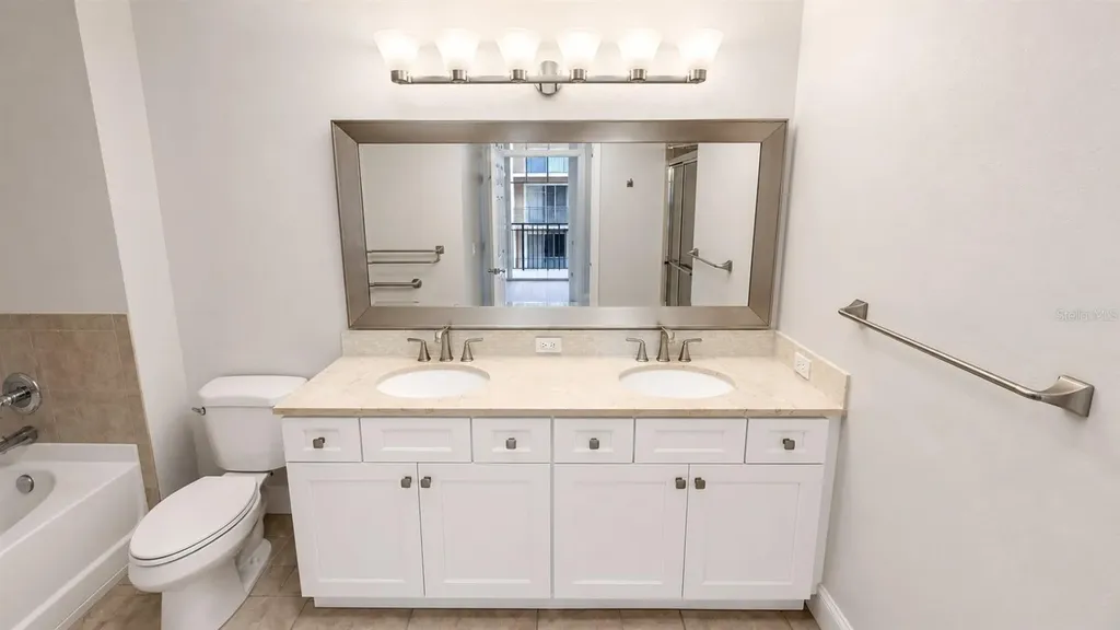 1064 N Tamiami Trail Sarasota FL 34236