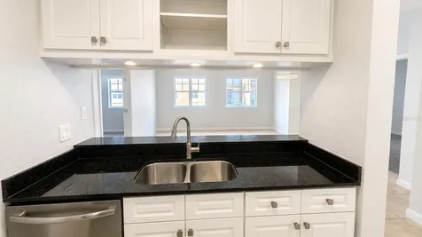 1064 N Tamiami Trail Sarasota FL 34236