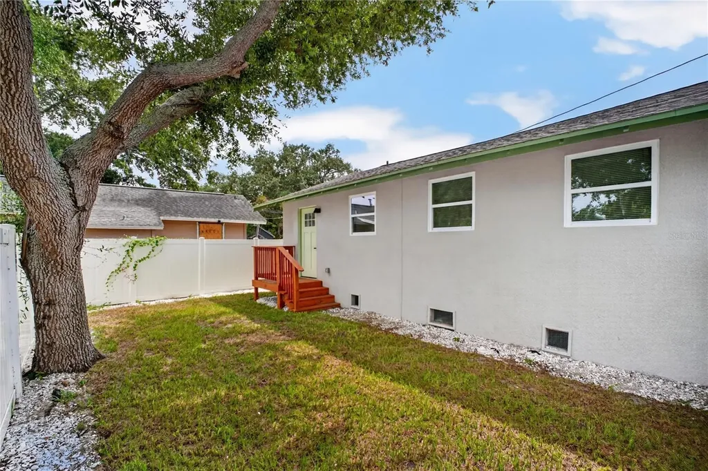 1214 20th Avenue S St Petersburg FL 33705