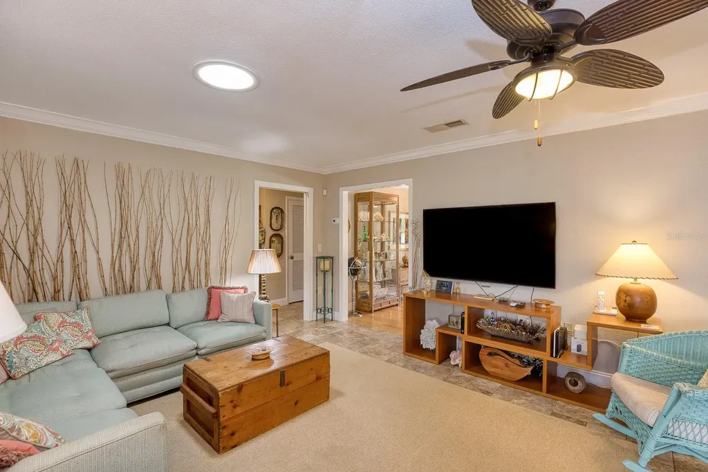 900 N Citrus Avenue Howey In The Hills FL 34737